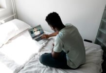 17 Faceless Income Ideas Online That Actually Work (No Camera Required)